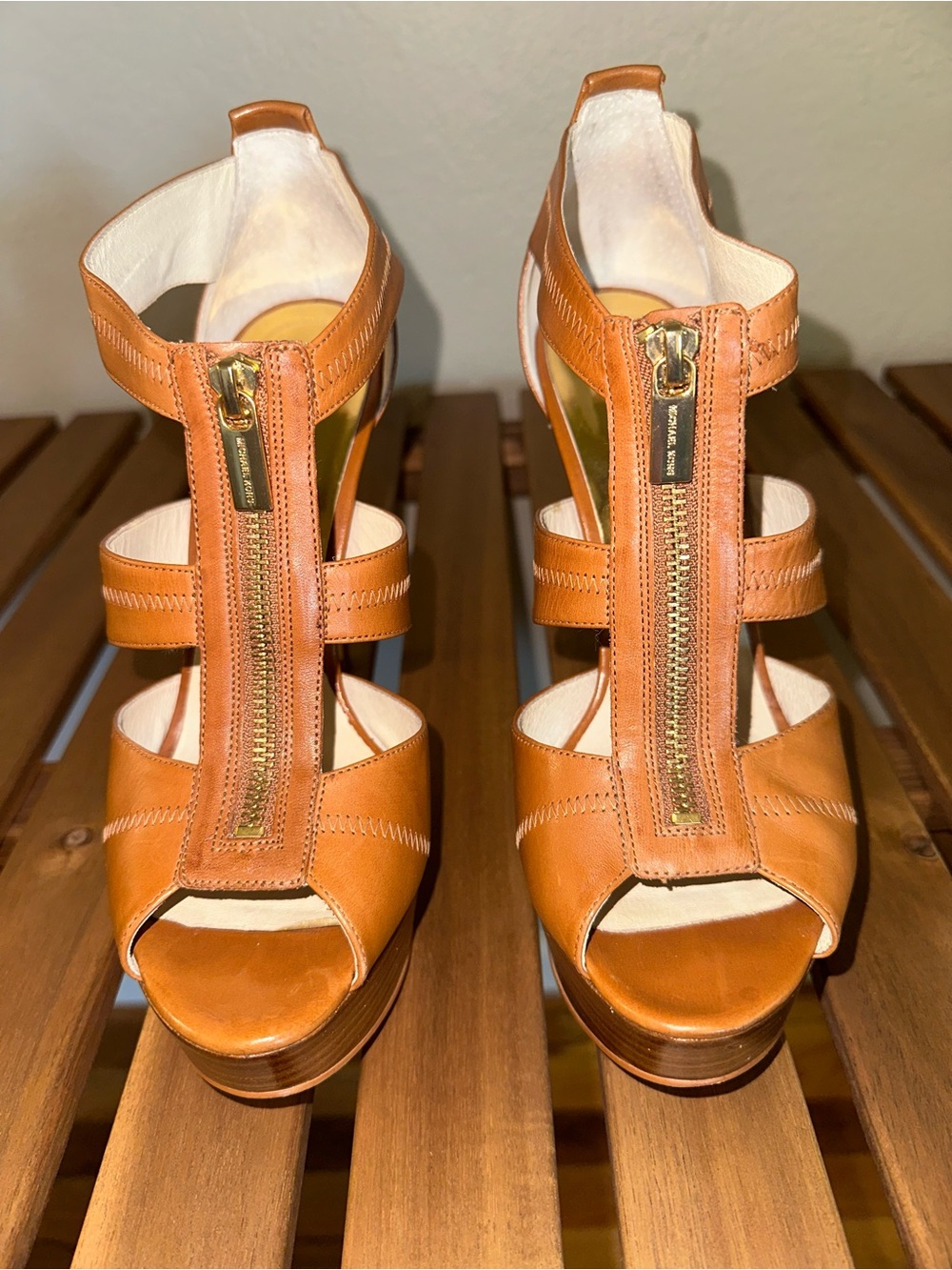 MICHAEL KORS
Berkley sandals Size:9.5 - Picture 6 of 13